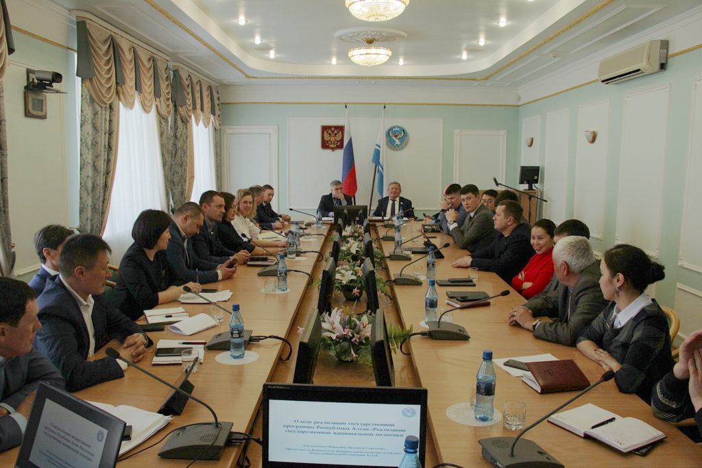 Комитет по национальной политике Республики Алтай Варванец.